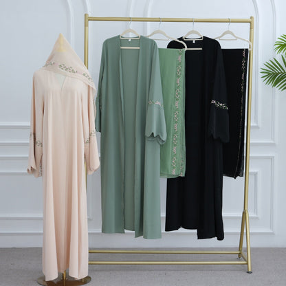 Dilara – Abaya mit Tuch und Blumendetails – Bild 6