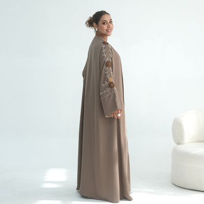 Merve – Bestickter Kimono mit Blumenmuster – Bild 12