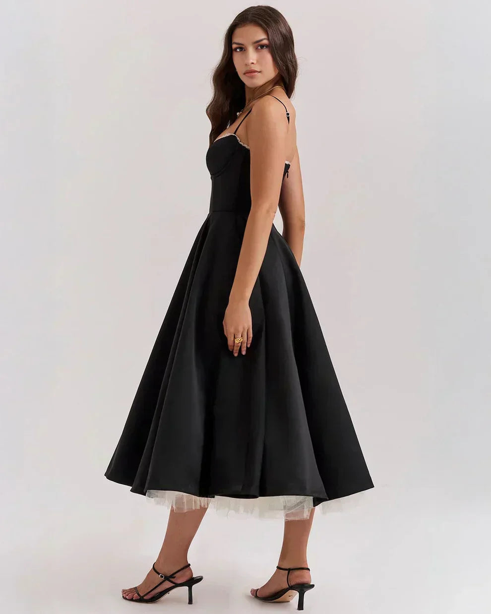 Arela – Ausgestelltes Abendkleid – Bild 9