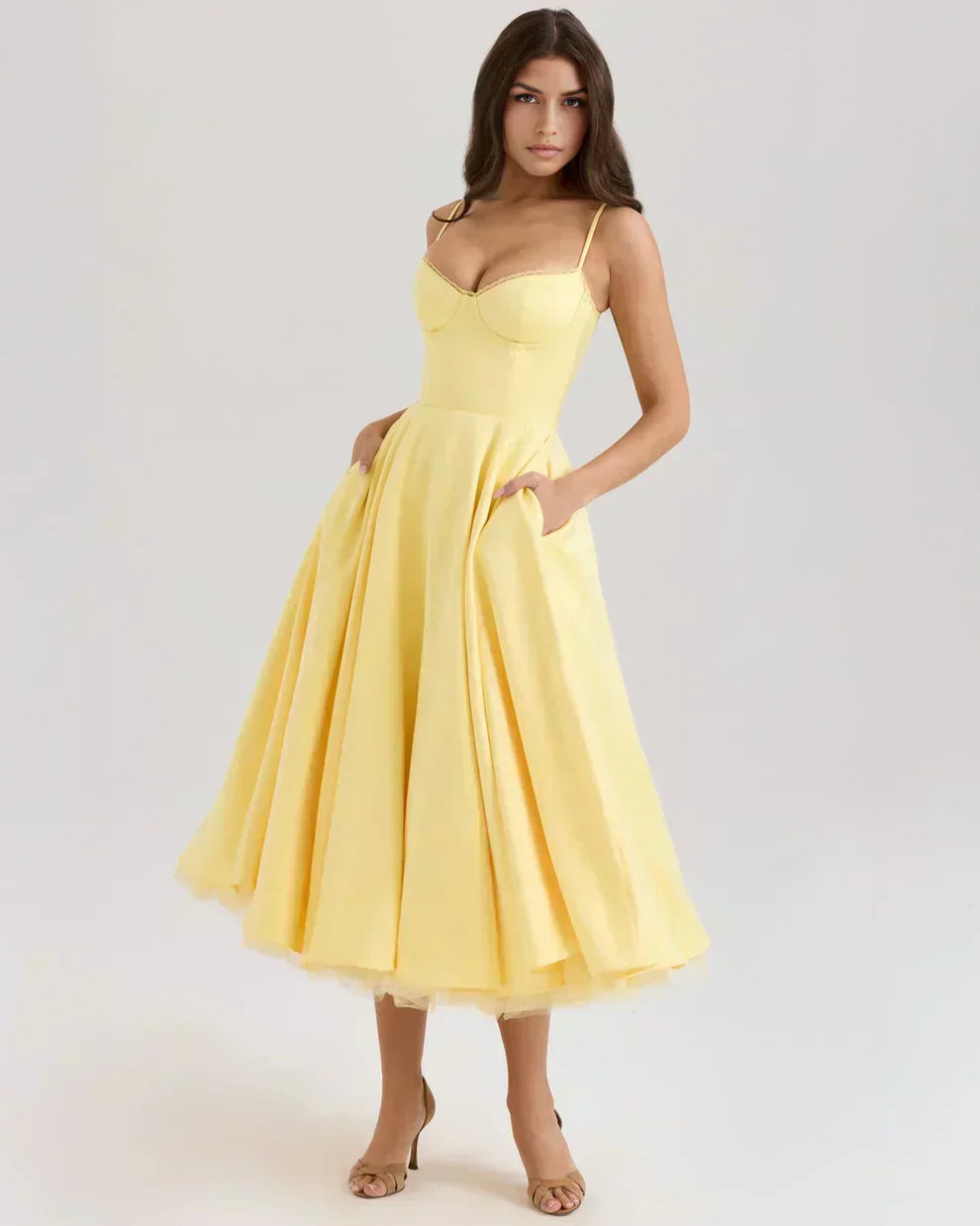 Arela – Ausgestelltes Abendkleid – Bild 23