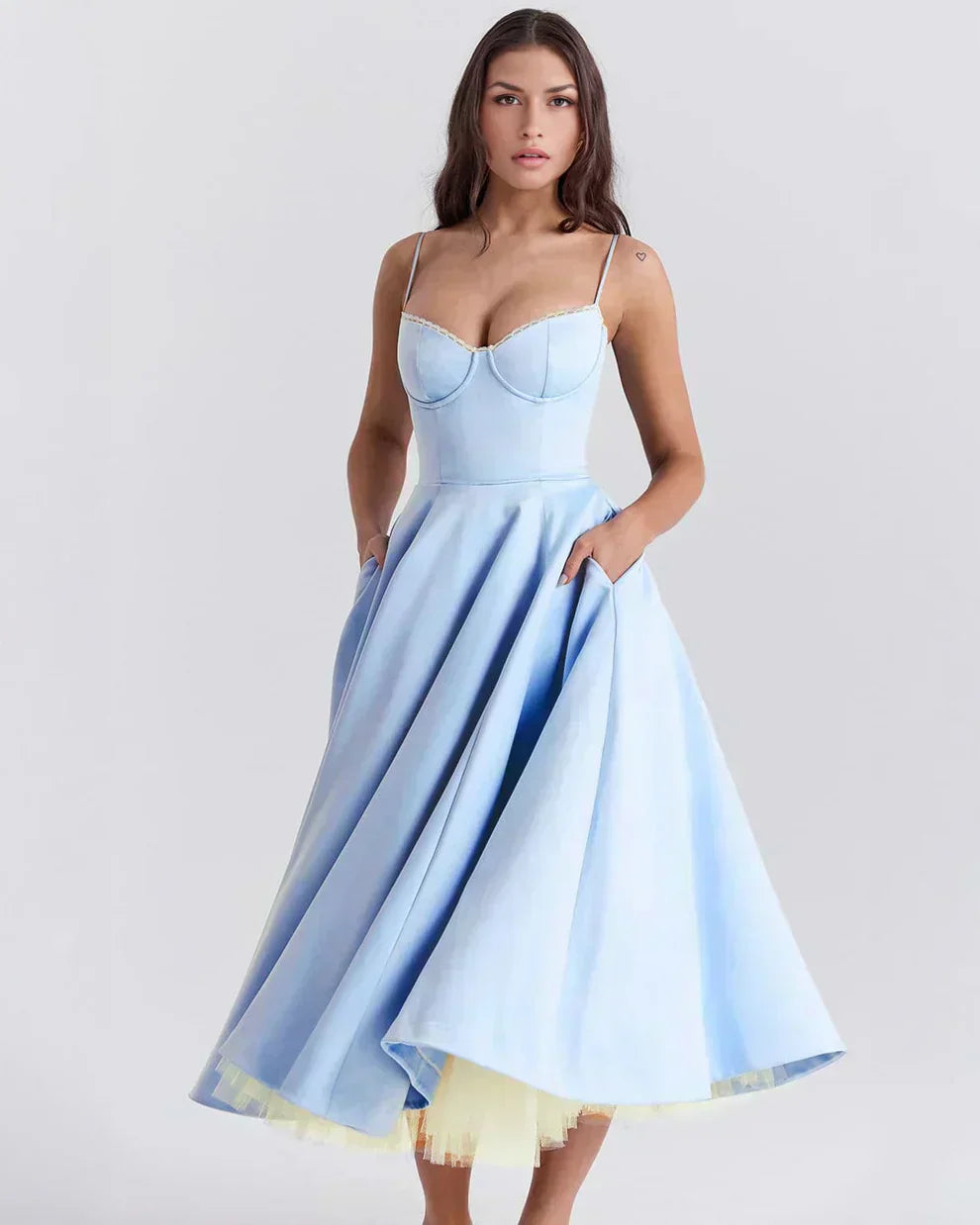 Arela – Ausgestelltes Abendkleid – Bild 38