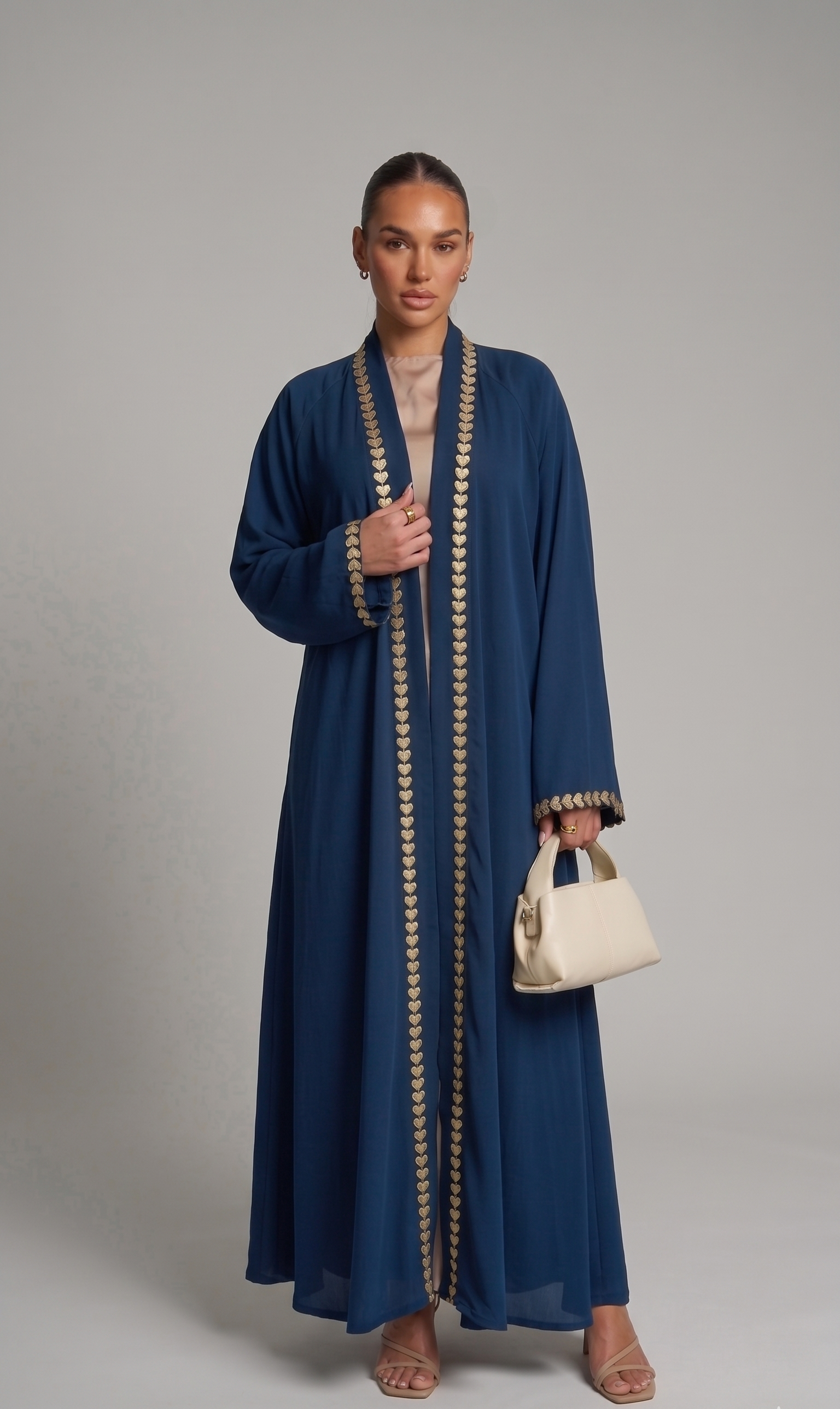 Sude – Kimono mit floralen Details – Bild 4