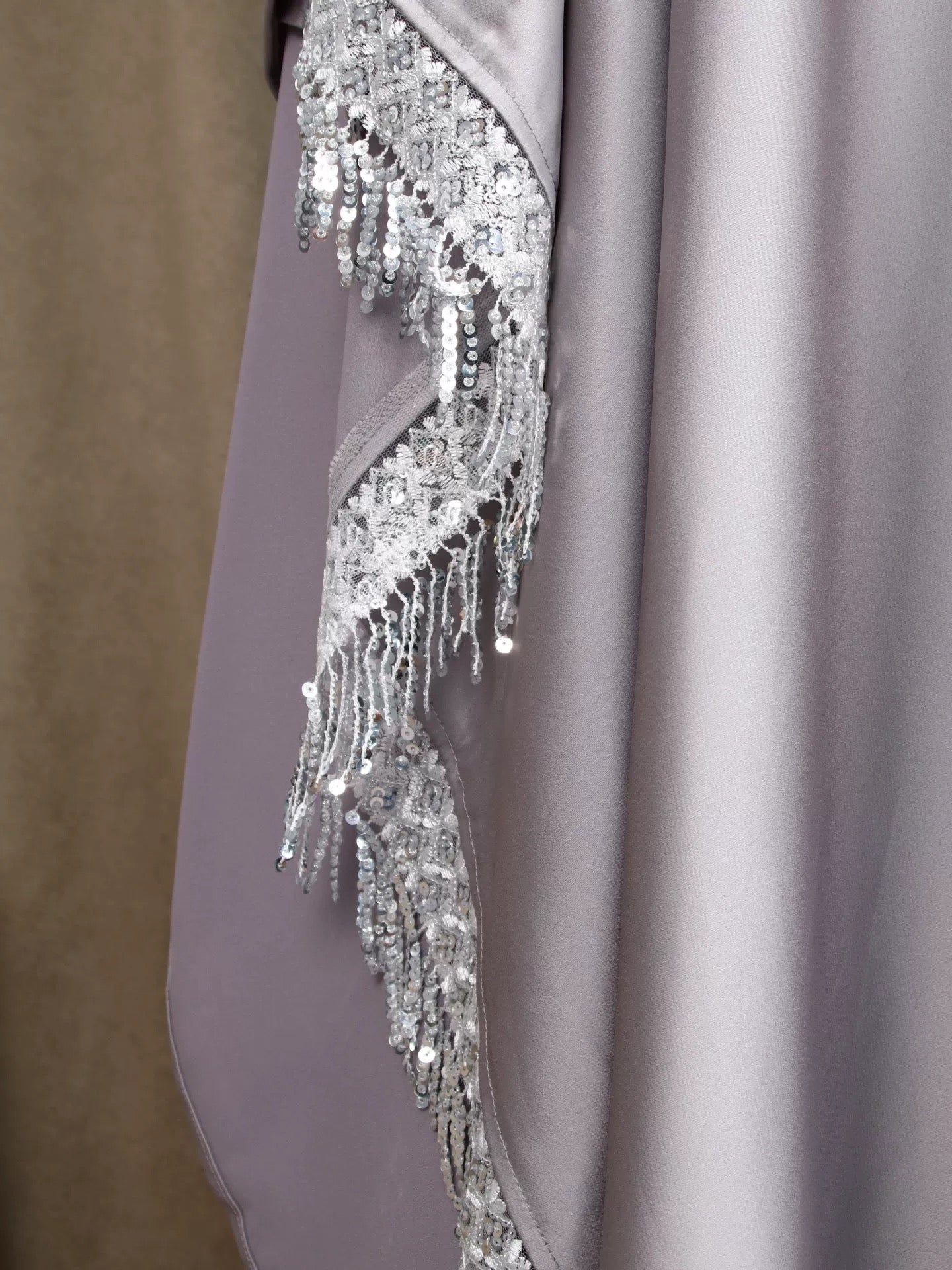 Rima – Abaya mit Verzierung – Bild 9