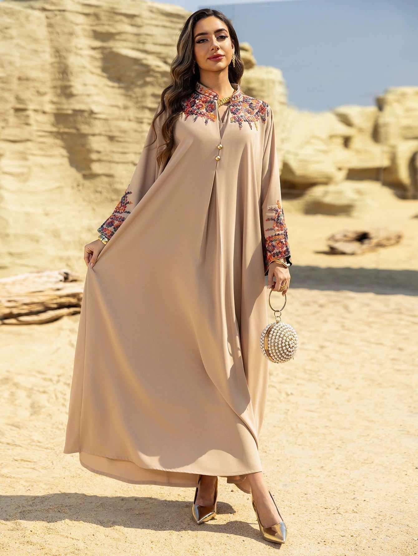 Inaya – Abaya mit Ornamenten