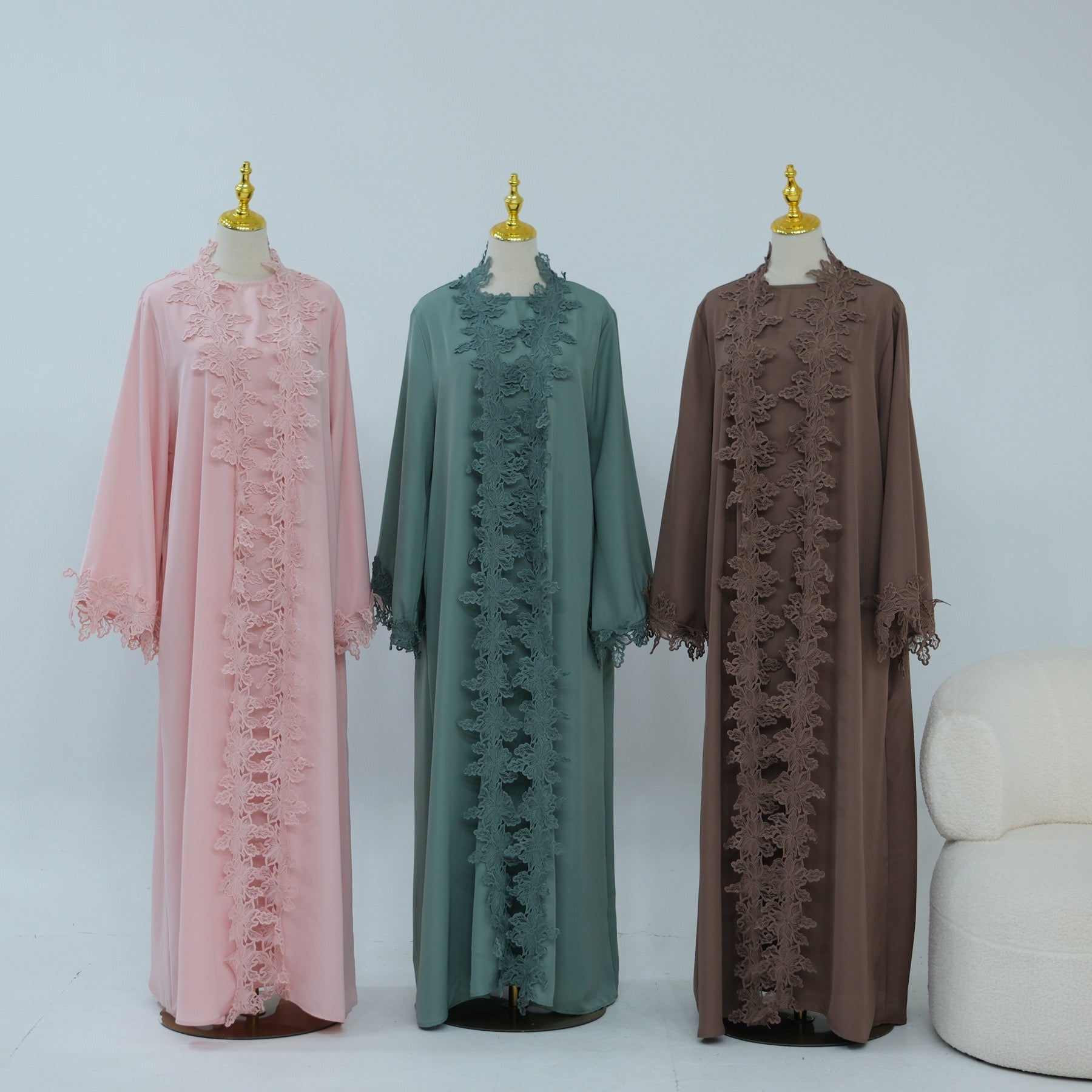 Elanur – Kimono mit Spitzenbesatz – Bild 9