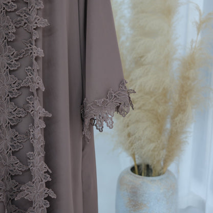 Elanur – Kimono mit Spitzenbesatz – Bild 2
