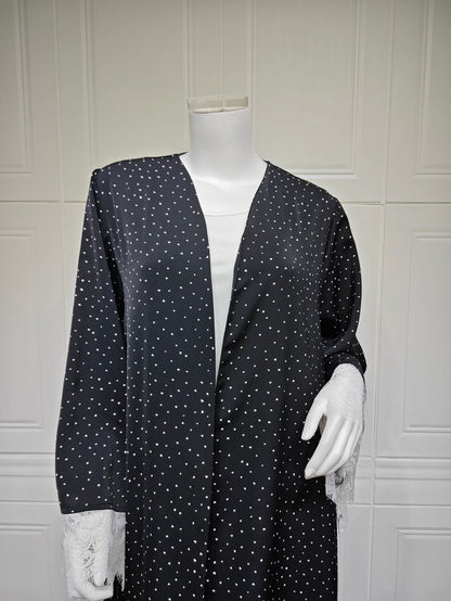 Aysu – Gepunktete Abaya mit Spitzencape – Bild 2