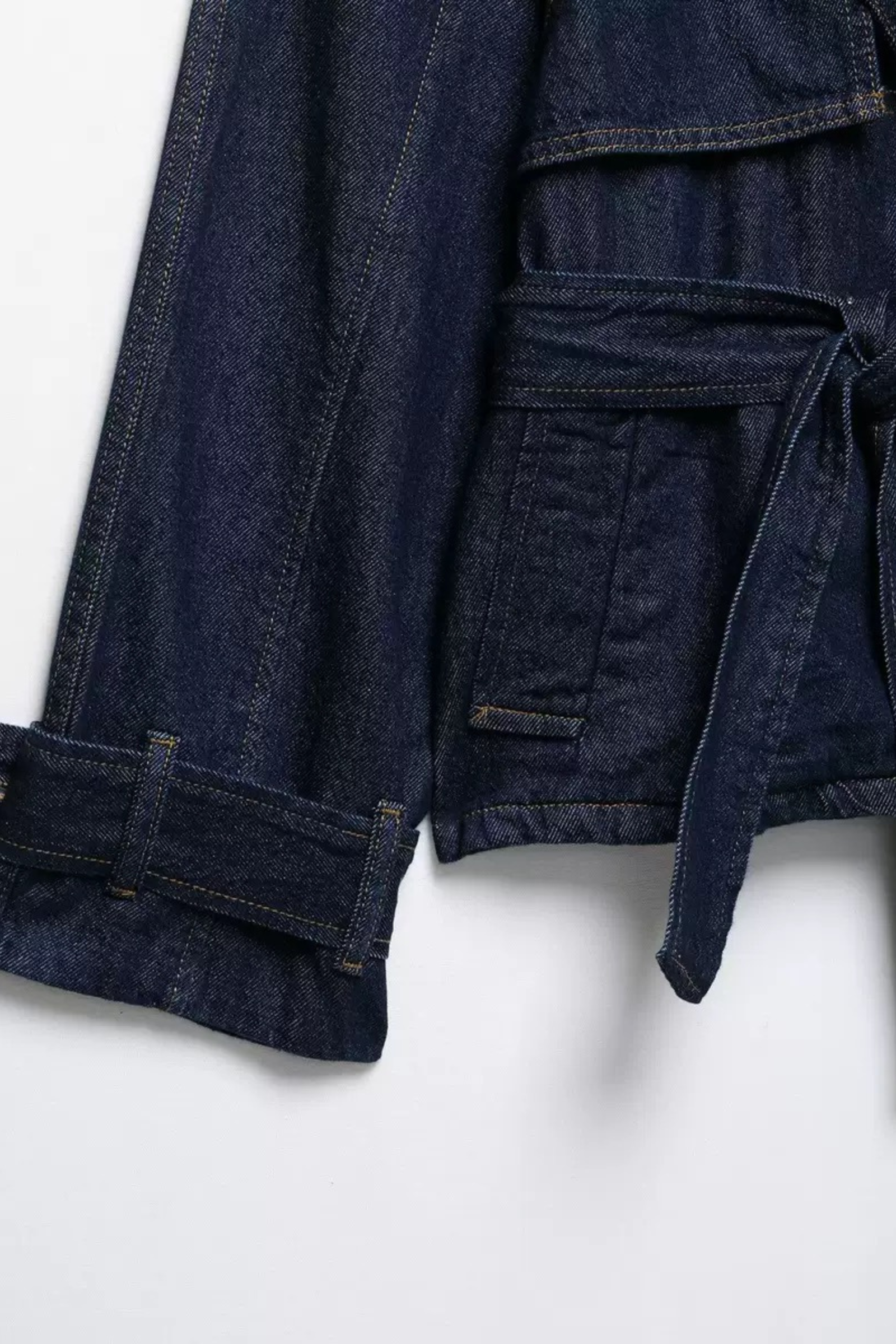 Trish – Jeansjacke mit Gürtel – Bild 5