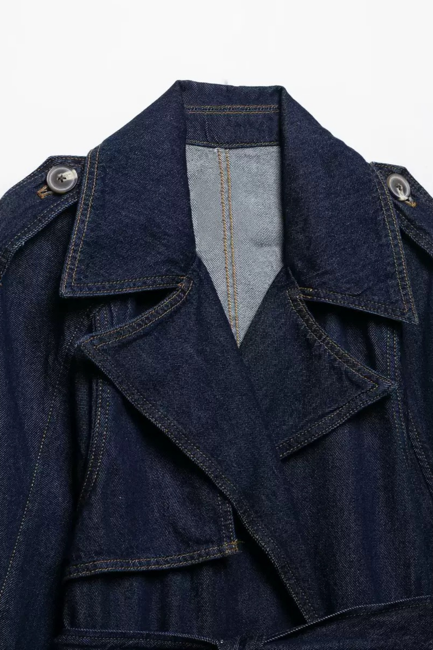 Trish – Jeansjacke mit Gürtel – Bild 3