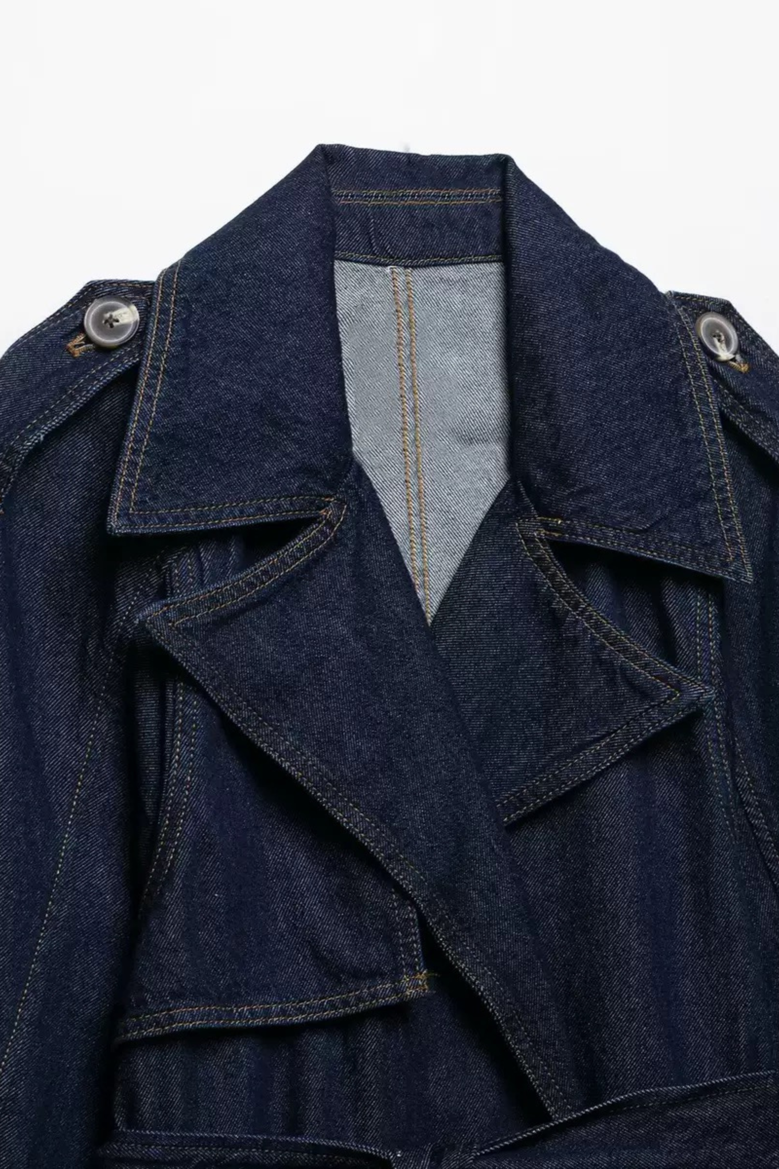 Trish – Jeansjacke mit Gürtel – Bild 3