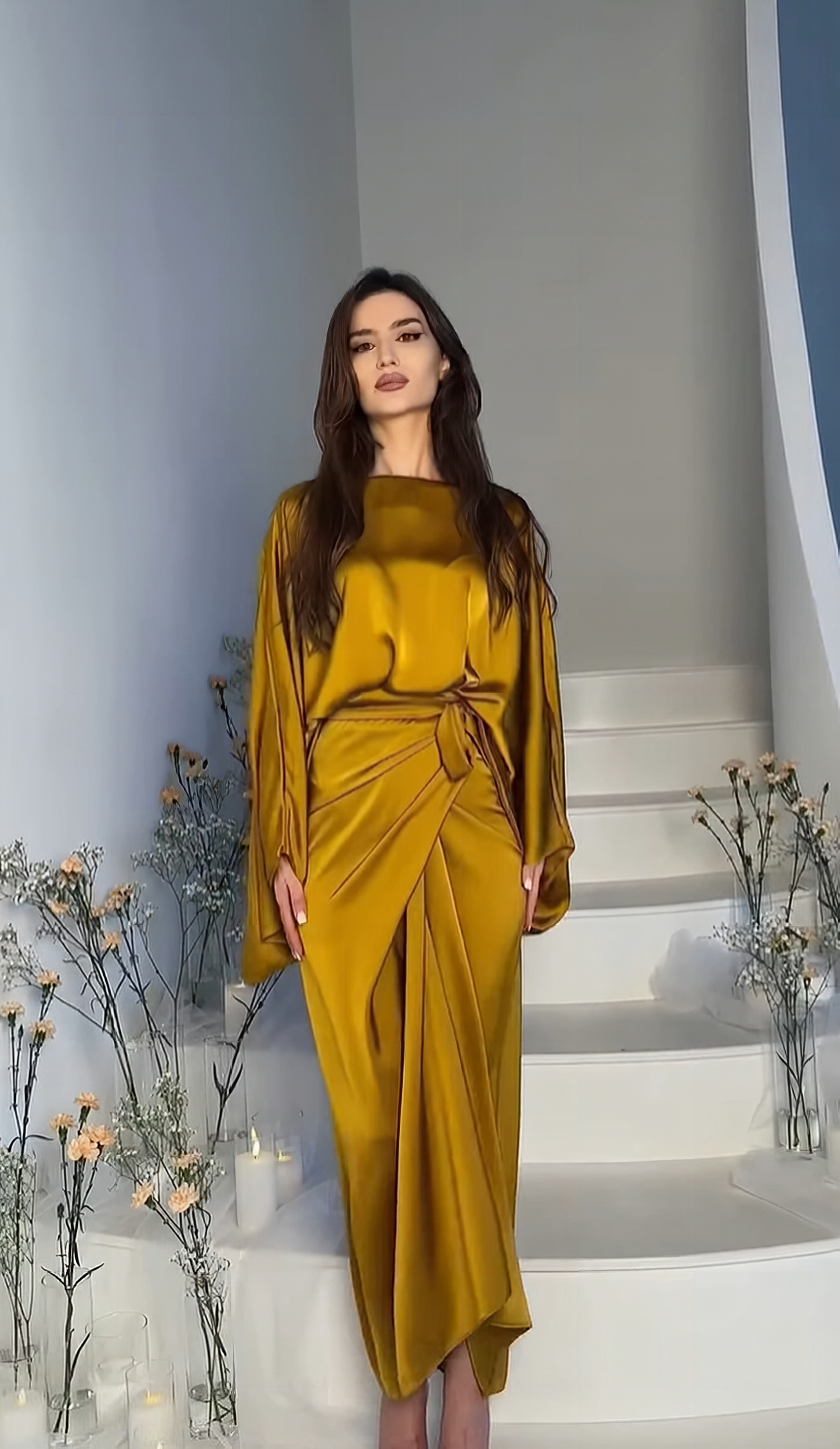 Malika Satinkleid in Gold