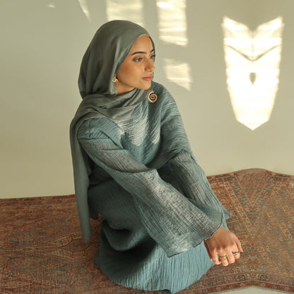 Yasmin – Plissee-Robe mit Rundhals
