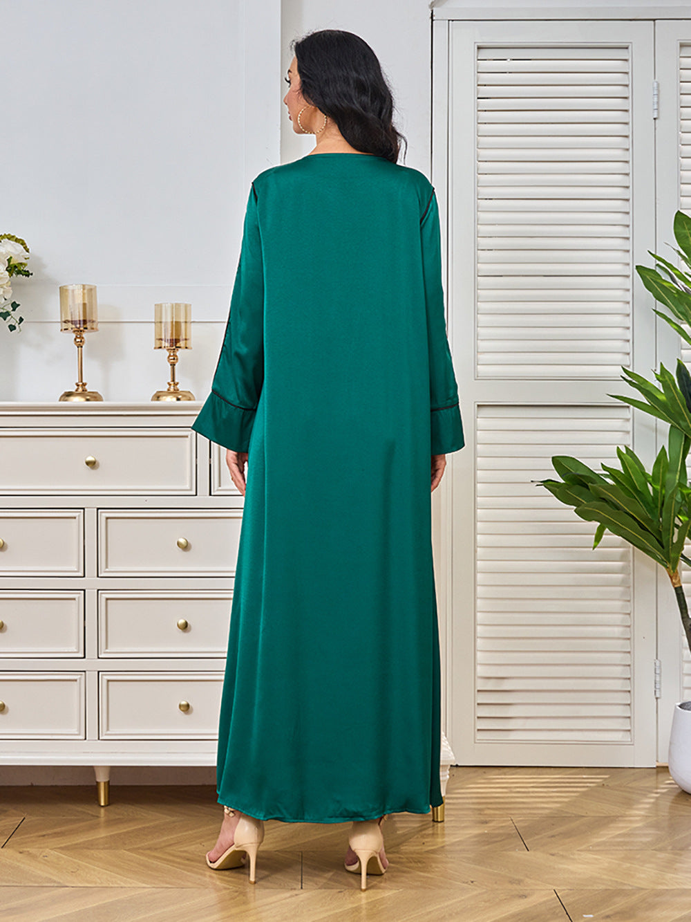 Soraya – Abaya mit Perlenbesatz