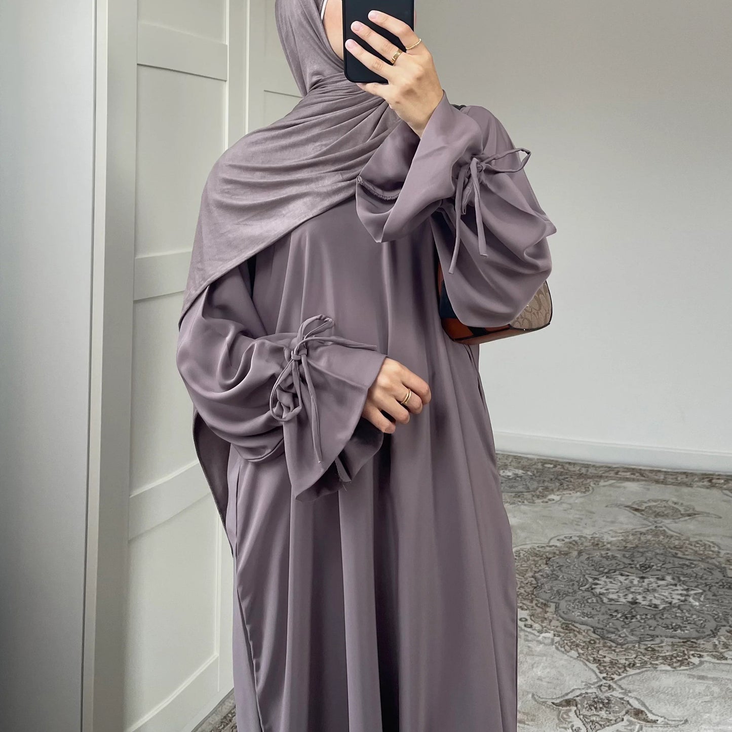 Nuray – Abaya mit Bindeärmeln