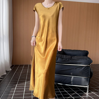 Nura Plissee-Robe in Gold