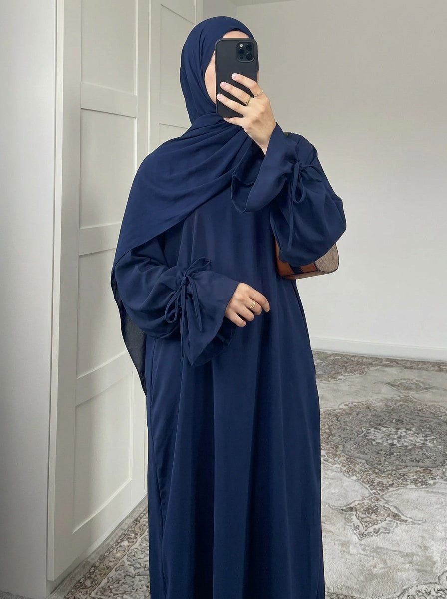 Look Navy – Nuray Abaya und Derya Hijab in Marineblau