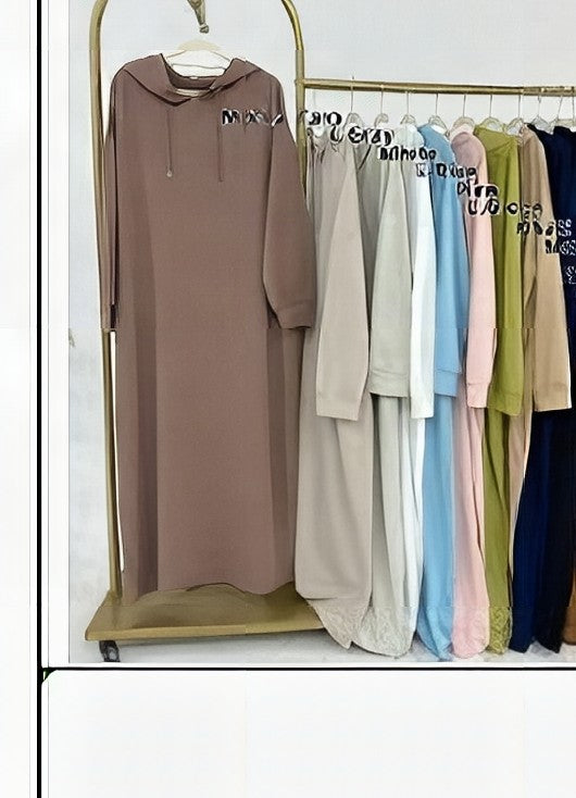 Yusra – Kapuzen-Abaya mit Schal und Taschen